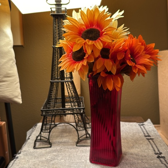 Ruby Red Square Vase. 8.75” - Picture 16 of 16